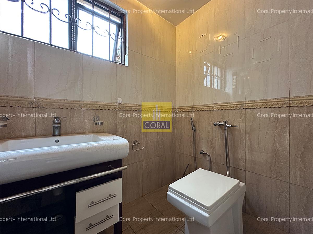 4 Bed Townhouse in Parklands - 7