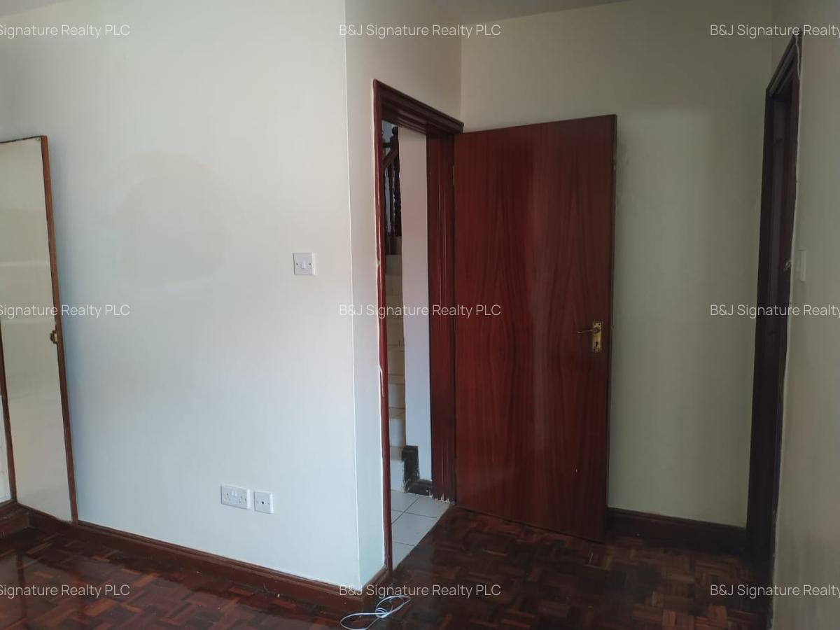 4 Bed Villa with En Suite in Spring Valley - 9