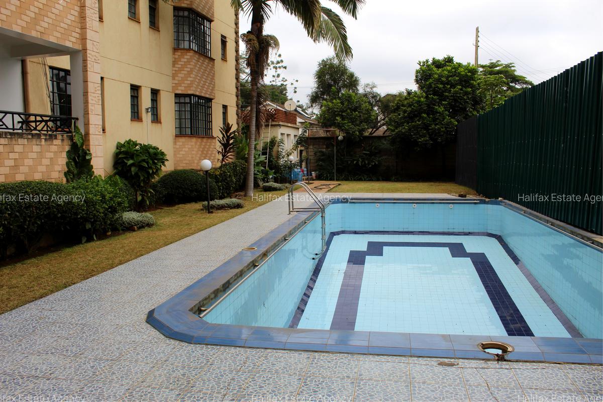 4 Bed Apartment with En Suite in Brookside - 11