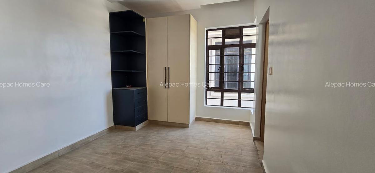 4 Bed Townhouse with En Suite in Membley - 11