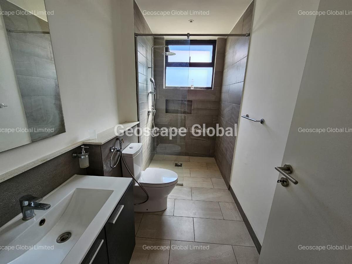 3 Bed Apartment with En Suite in Riverside - 3