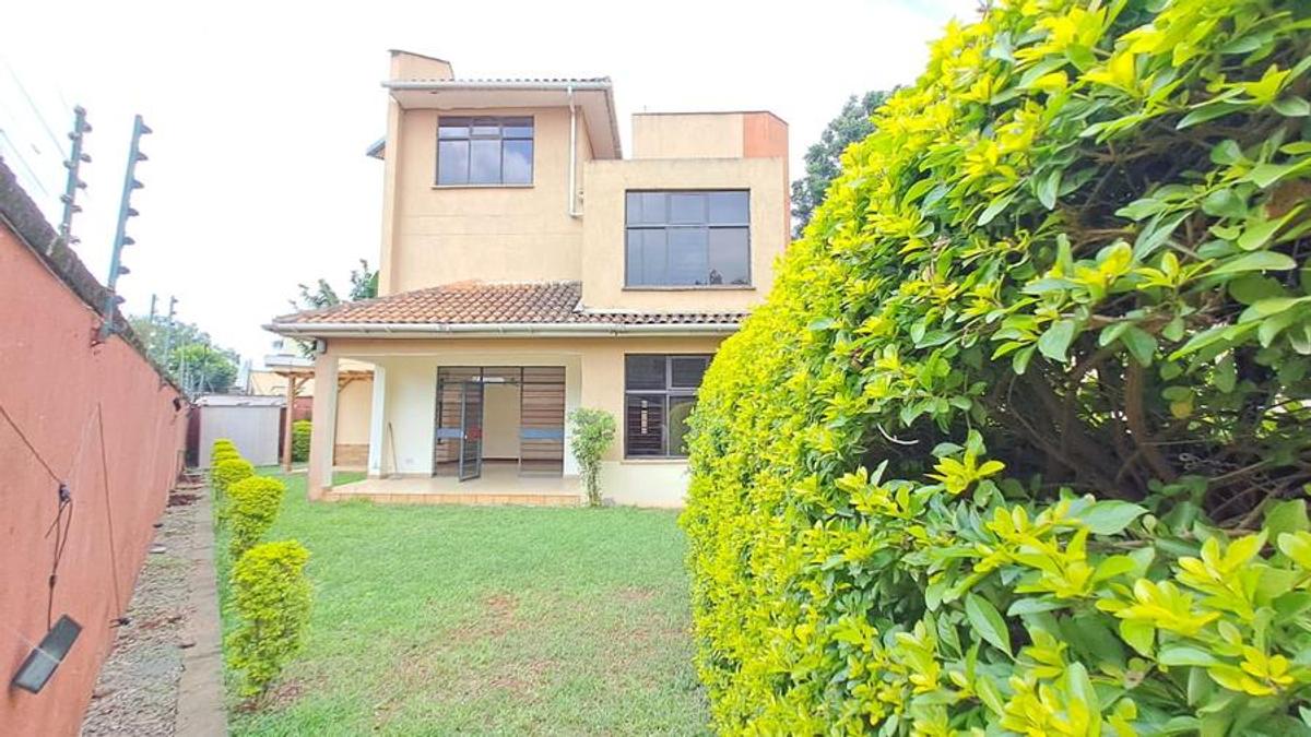 6 Bed Townhouse with En Suite in Lavington - 1