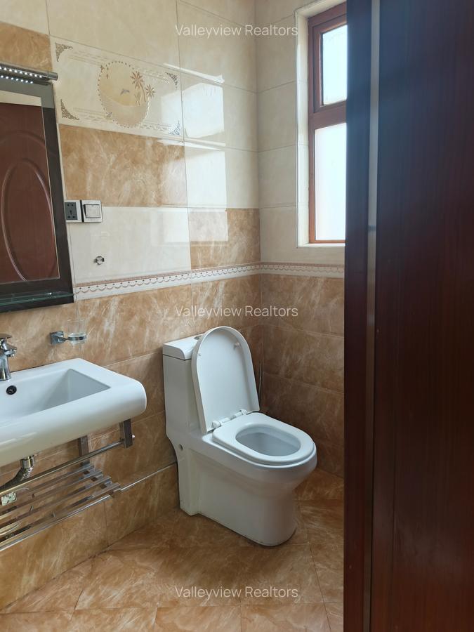 5 Bed Townhouse with En Suite at Lavington - 14