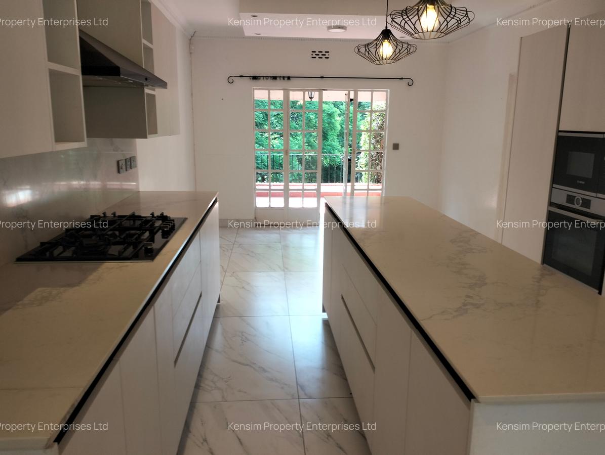 4 Bed House with En Suite in Lavington - 11