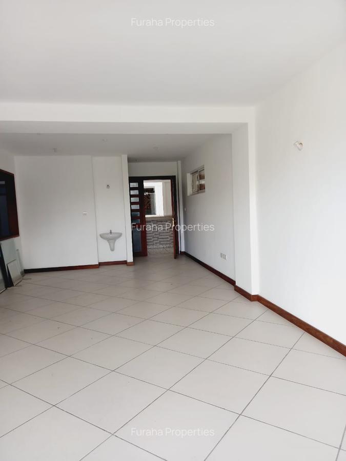 3 Bed Apartment with Swimming Pool in Tudor - 2