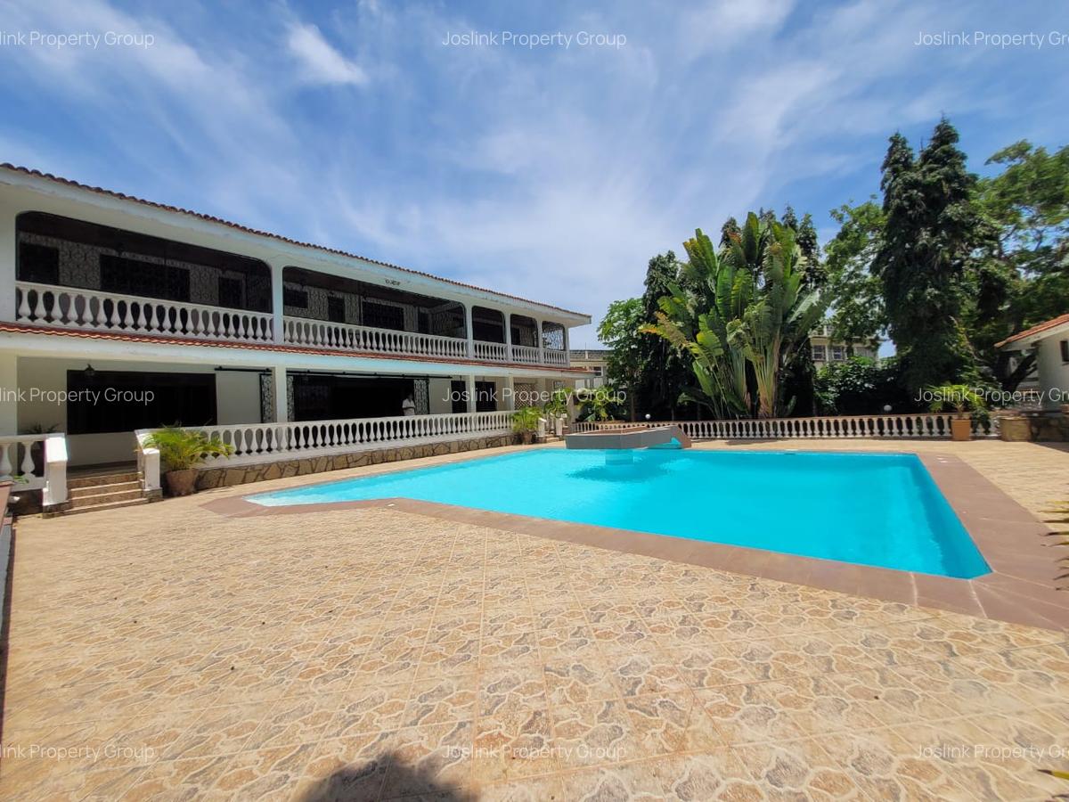 4 Bed Townhouse with En Suite at Greenwood Drive - 13