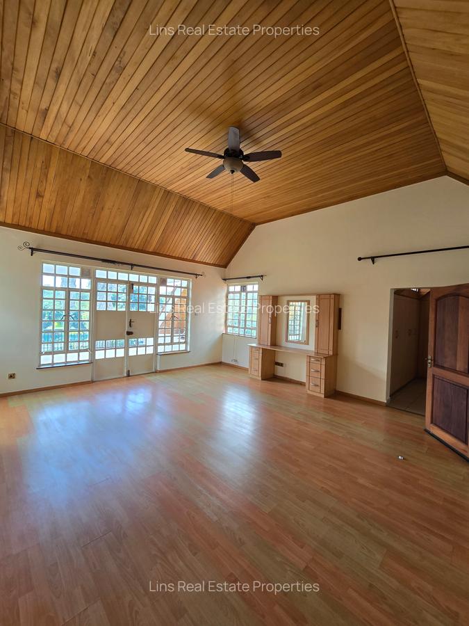 5 Bed House with En Suite in Runda - 10