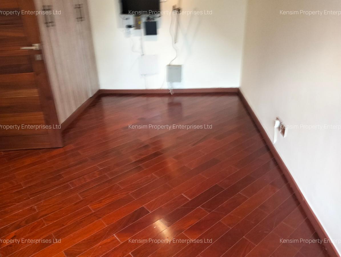 5 Bed Townhouse with En Suite in Lavington - 19