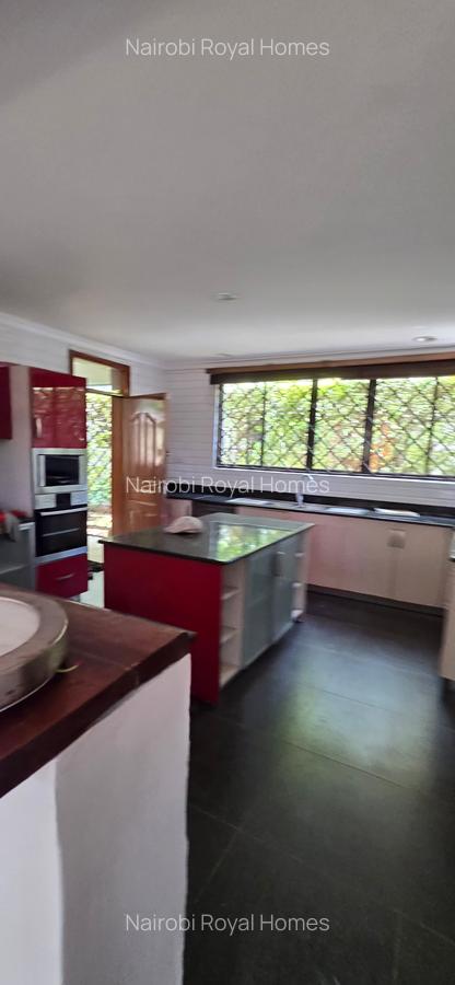 5 Bed Townhouse with En Suite at Off Convent Drive - 18