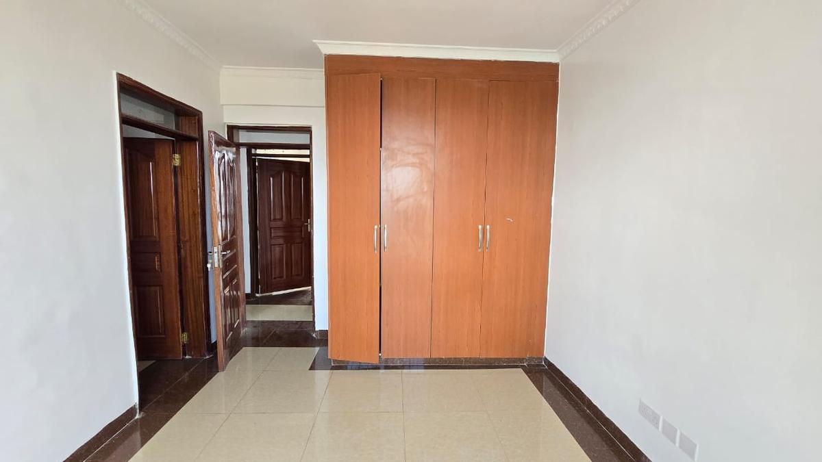 3 Bed Apartment with En Suite in Lavington - 10