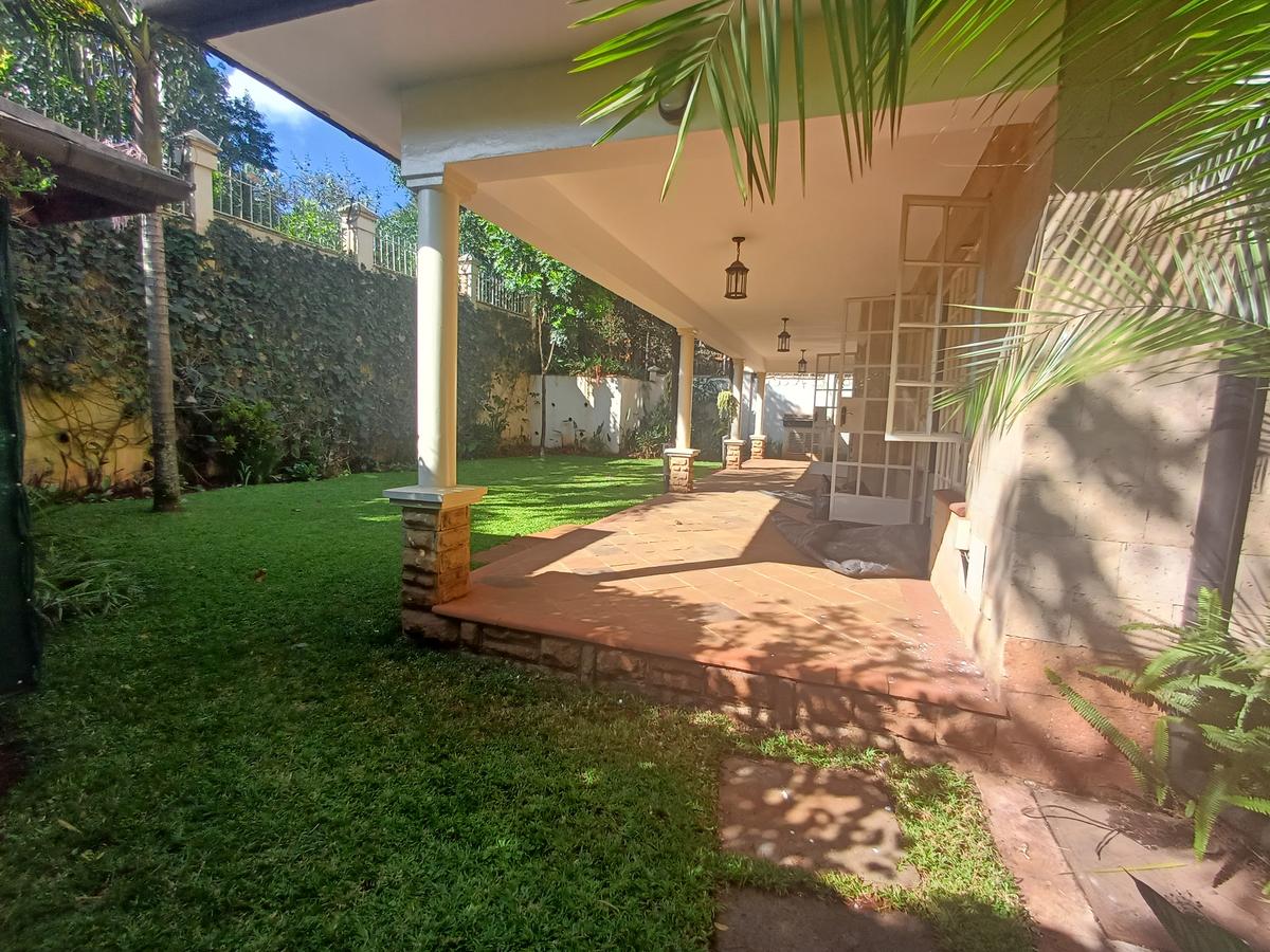 5 Bed Townhouse with En Suite in Lavington - 16