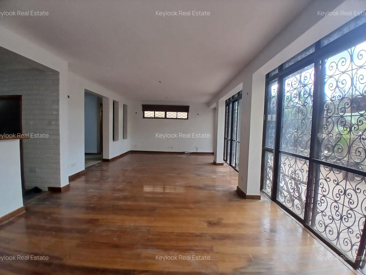 5 Bed Townhouse with En Suite at Lavington - 17