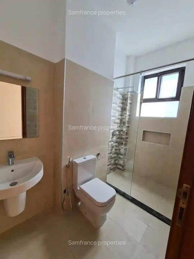 3 Bed Apartment with En Suite at Links Road - 2
