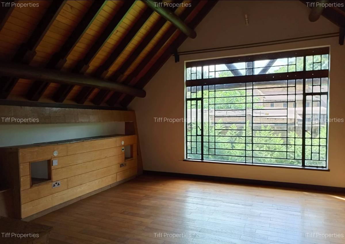 5 Bed Townhouse in Lake View - 10