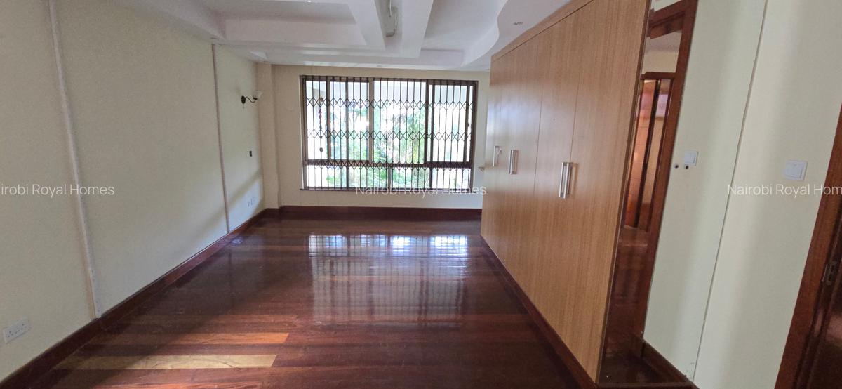 5 Bed Townhouse with En Suite at Lavington Green - 11