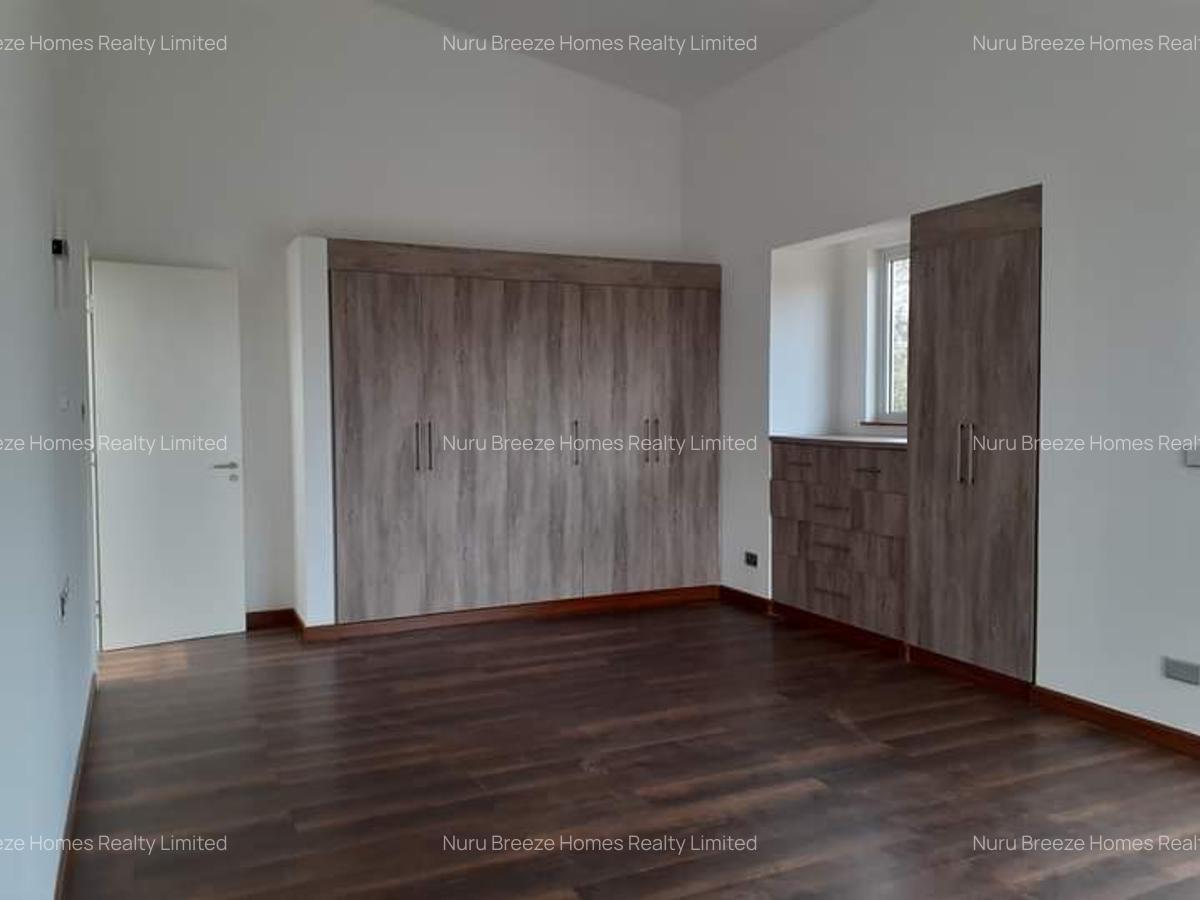 4 Bed Townhouse with En Suite in Lavington - 19