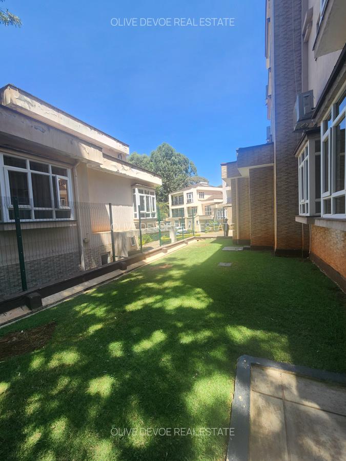 5 Bed Townhouse with En Suite in Lavington - 10