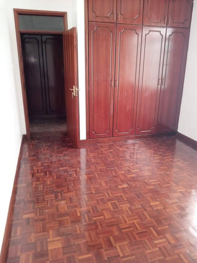 5 Bed Townhouse with En Suite in Lavington - 3