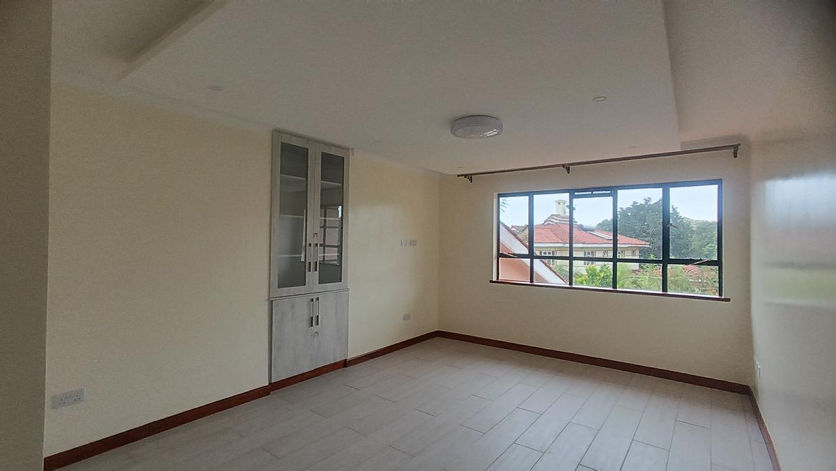 4 Bed House with En Suite in Runda - 12