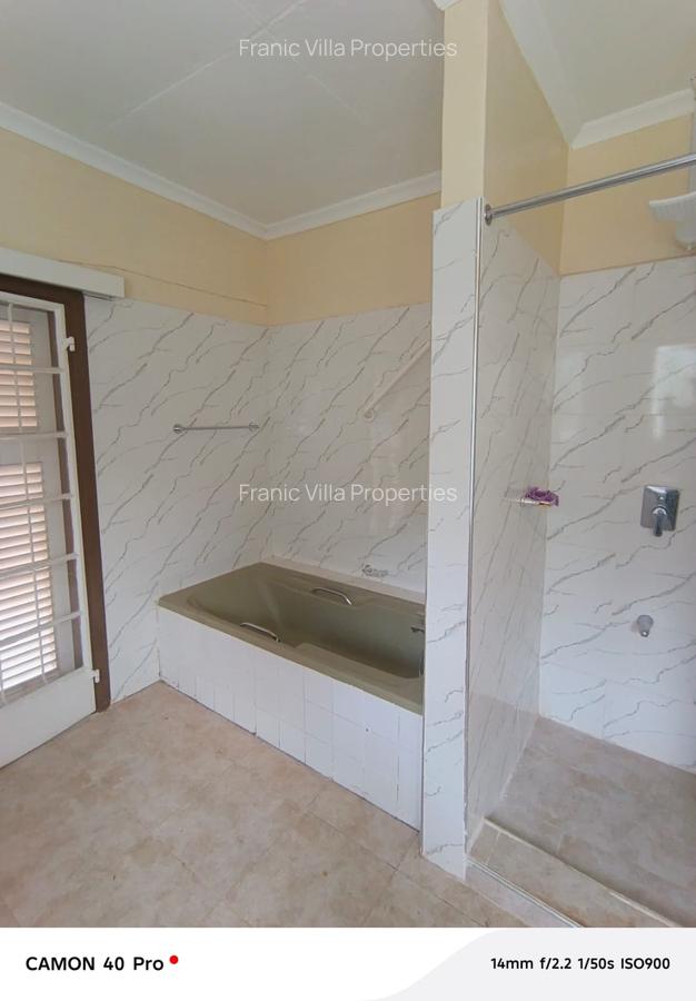 5 Bed House with En Suite in Loresho - 7