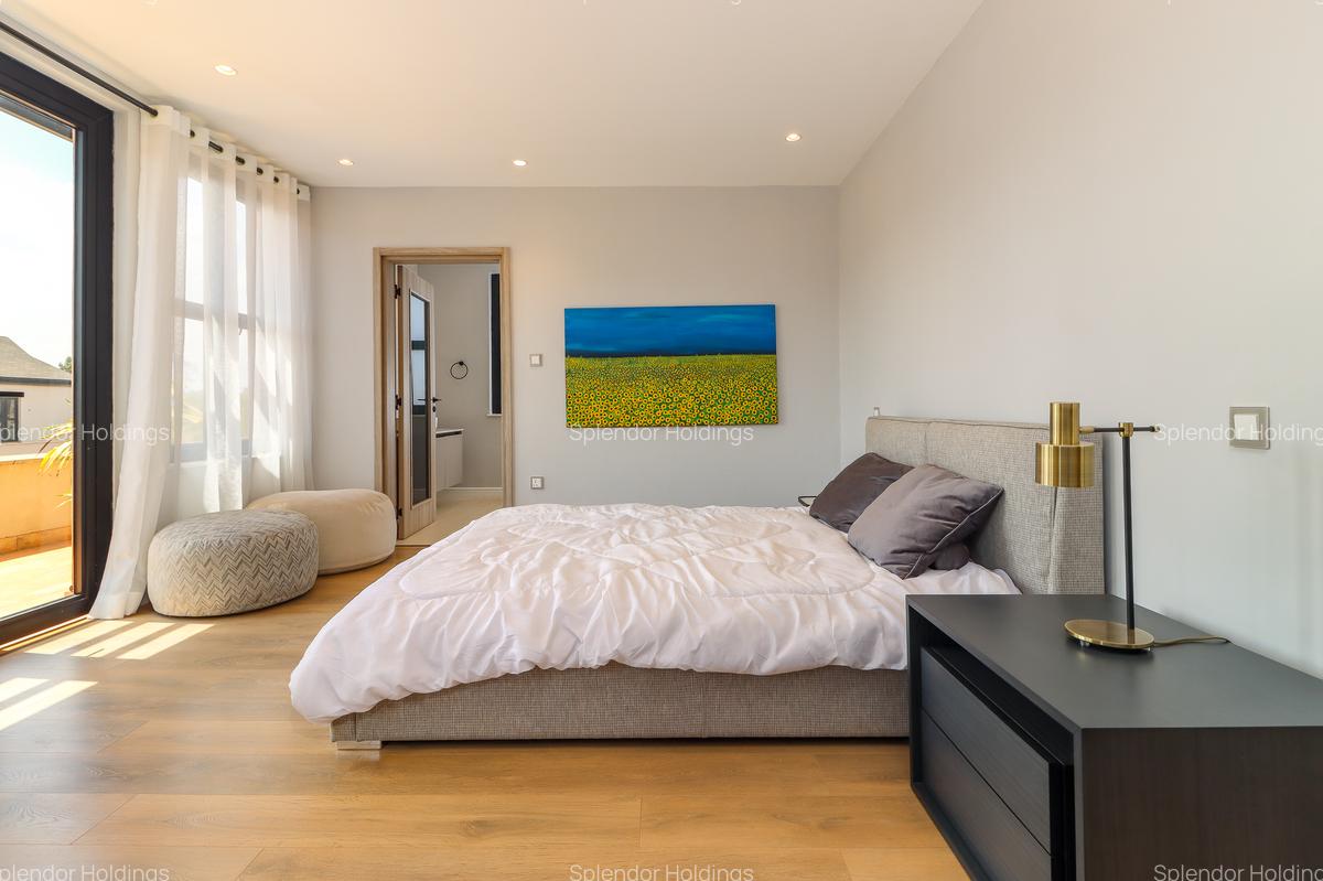 4 Bed Villa with En Suite in Runda - 18