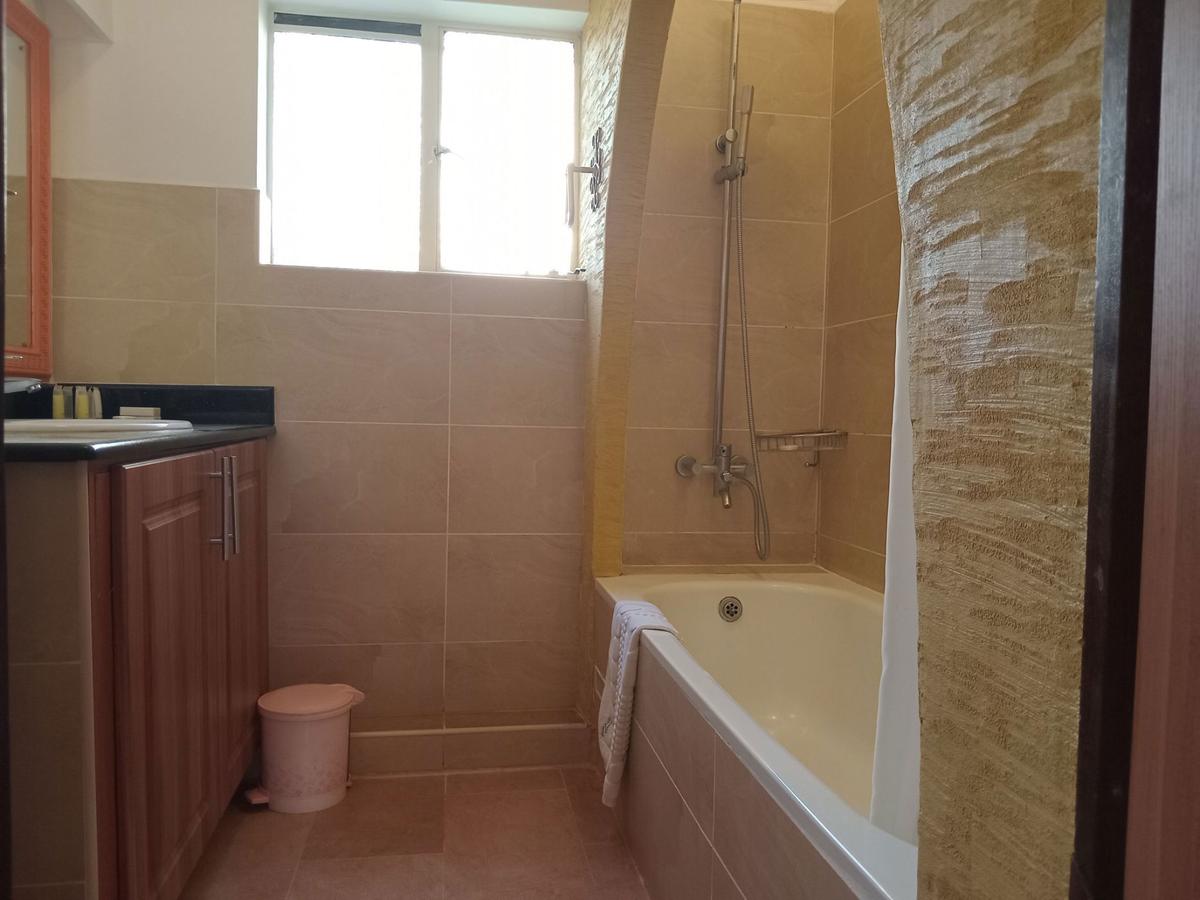 Serviced 3 Bed Apartment with En Suite in Kilimani - 9