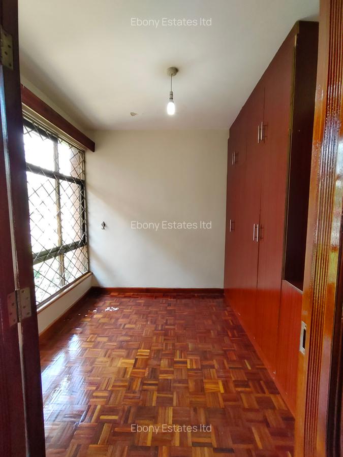 4 Bed Apartment with En Suite at Riverside Drive - 17