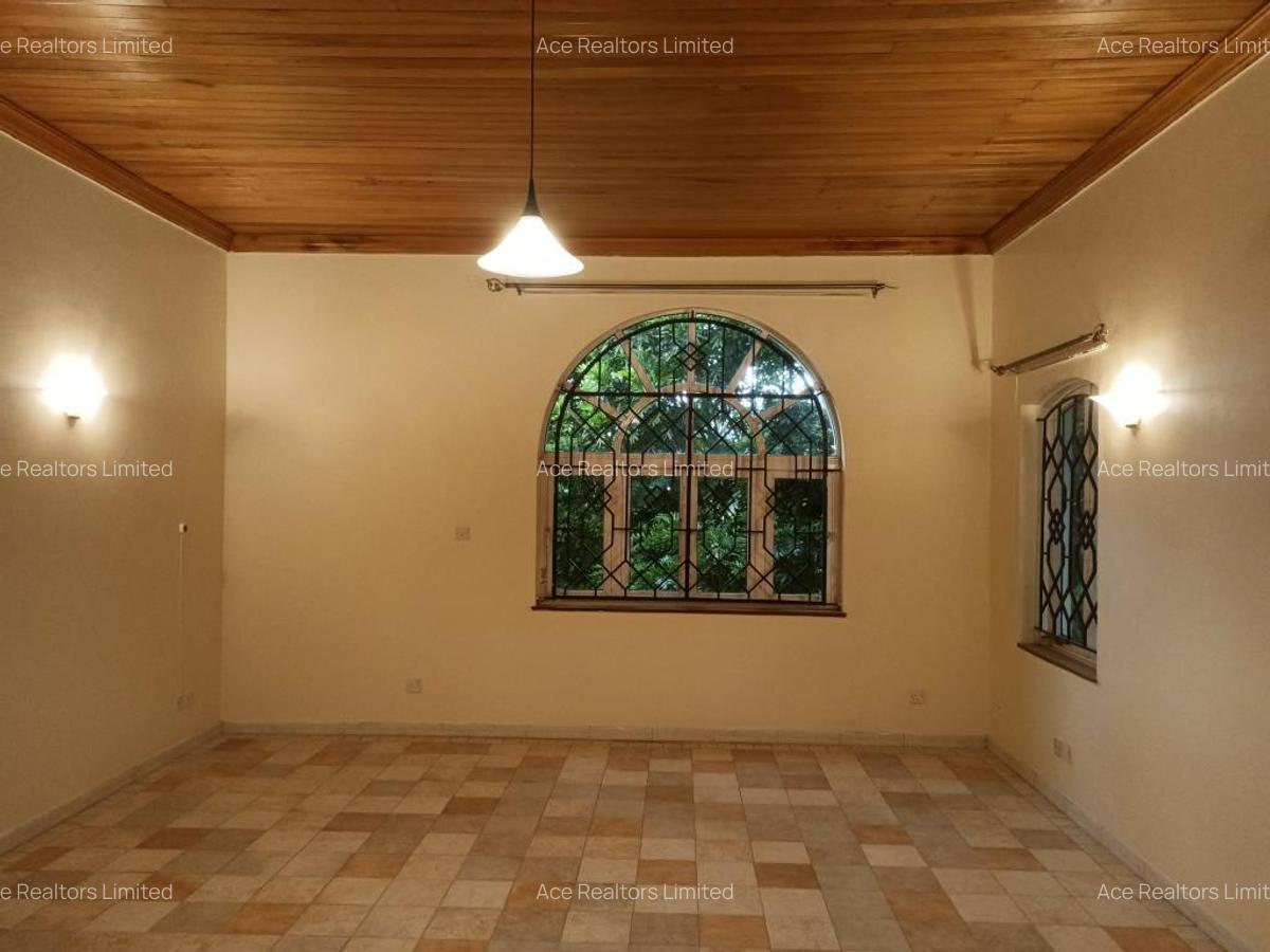 4 Bed Townhouse with En Suite at Hillview - 14