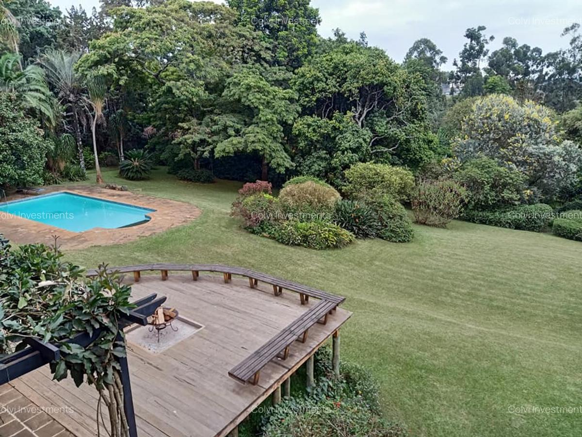 5 Bed House with Swimming Pool in Ridgeways - 13