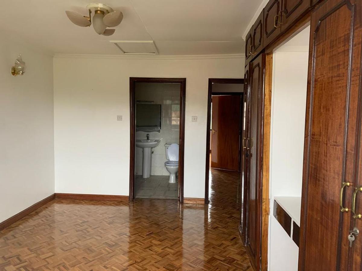 4 Bed Townhouse with En Suite in Lavington - 19