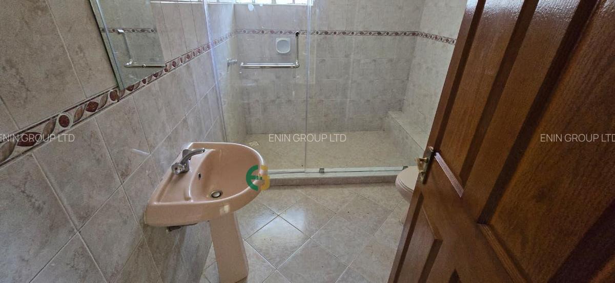 4 Bed Townhouse with En Suite in Lavington - 14