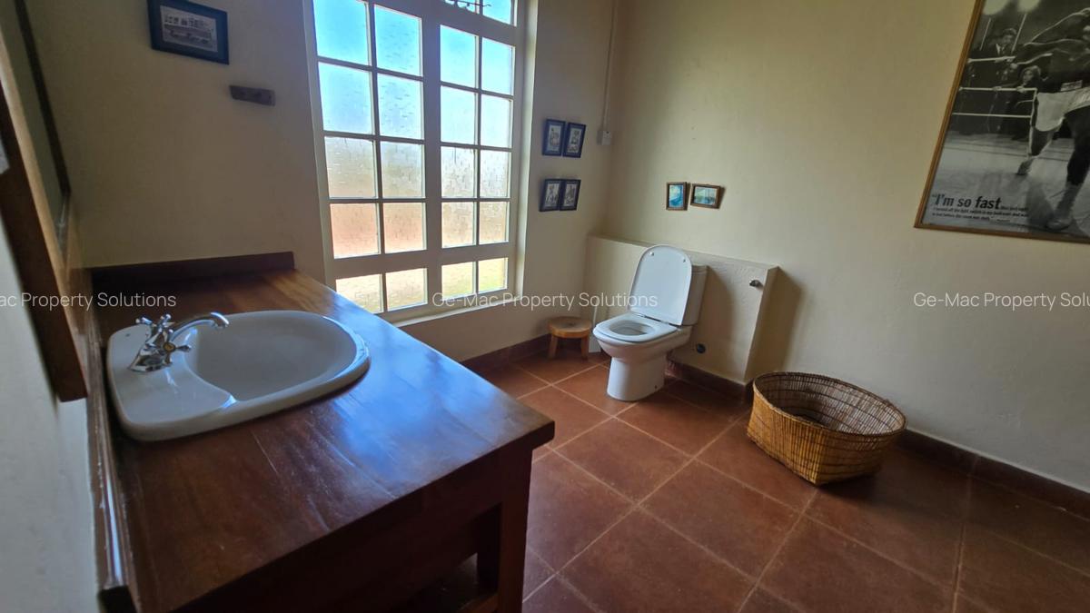 4 Bed House with En Suite in Runda - 18