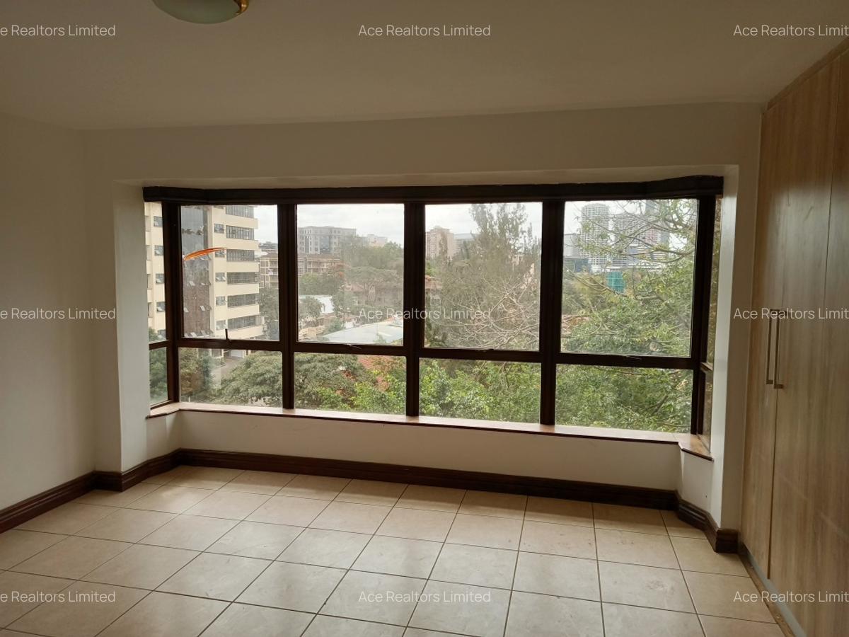 3 Bed Apartment with En Suite at Lantana Road - 10