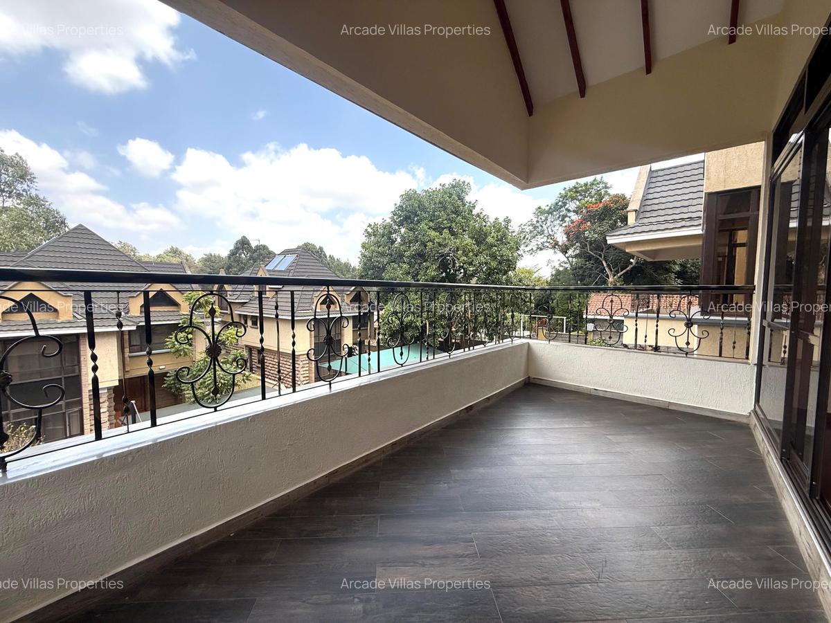 5 Bed Townhouse with En Suite in Lavington - 2
