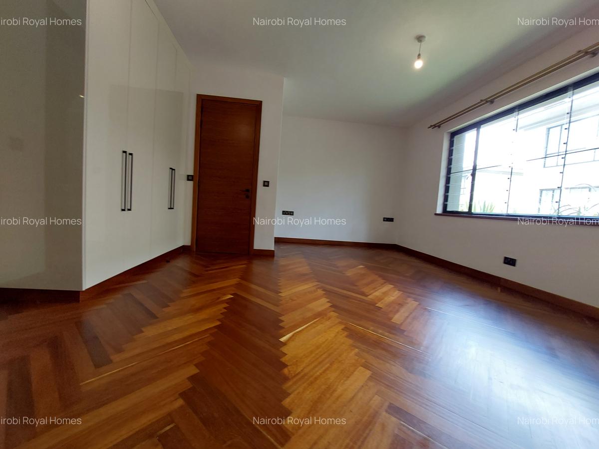 4 Bed Townhouse with En Suite at Lavington Convent Drive - 8