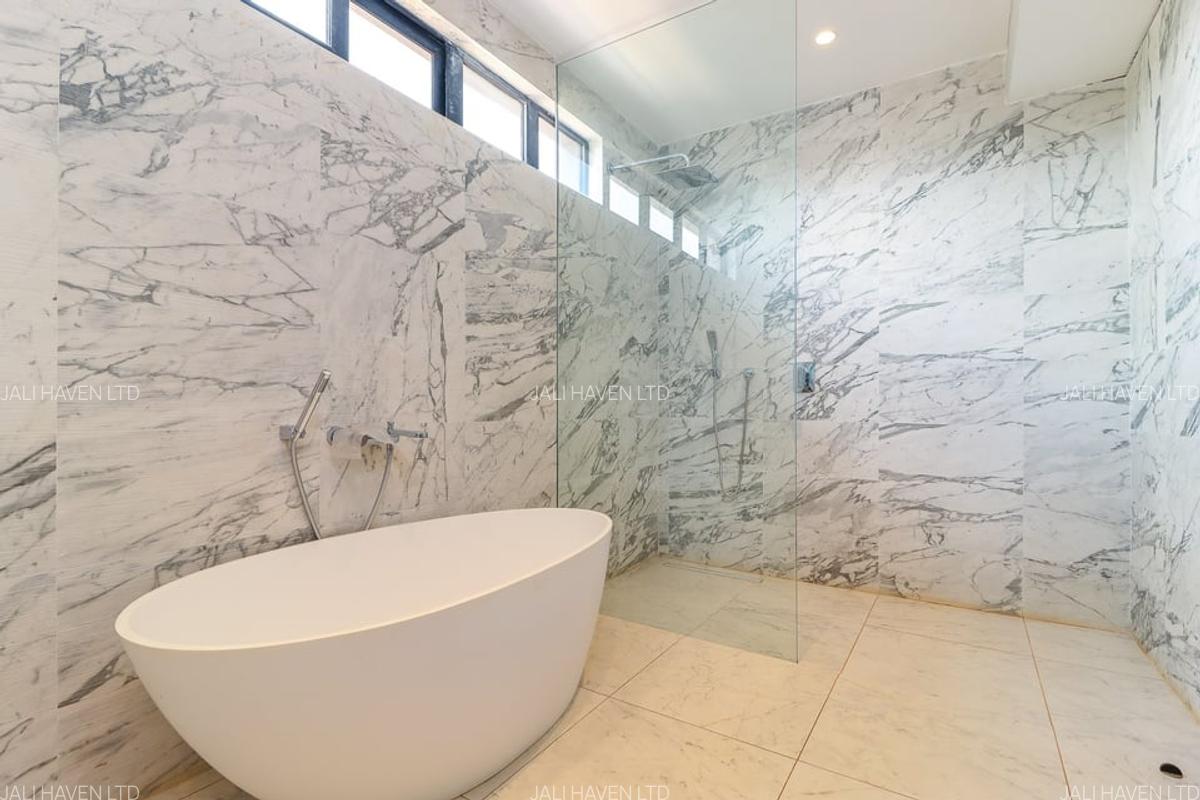 5 Bed Villa with En Suite in Runda - 15