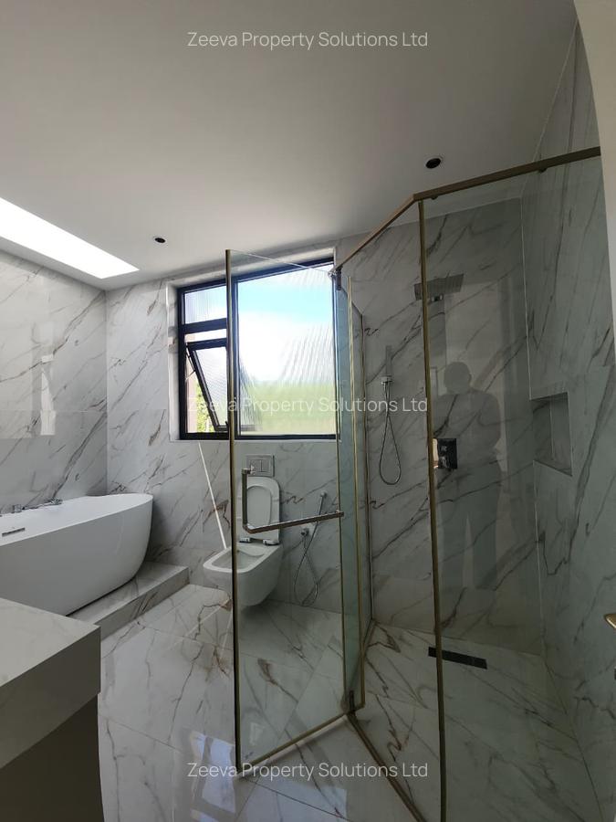 5 Bed House with En Suite in Lavington - 8