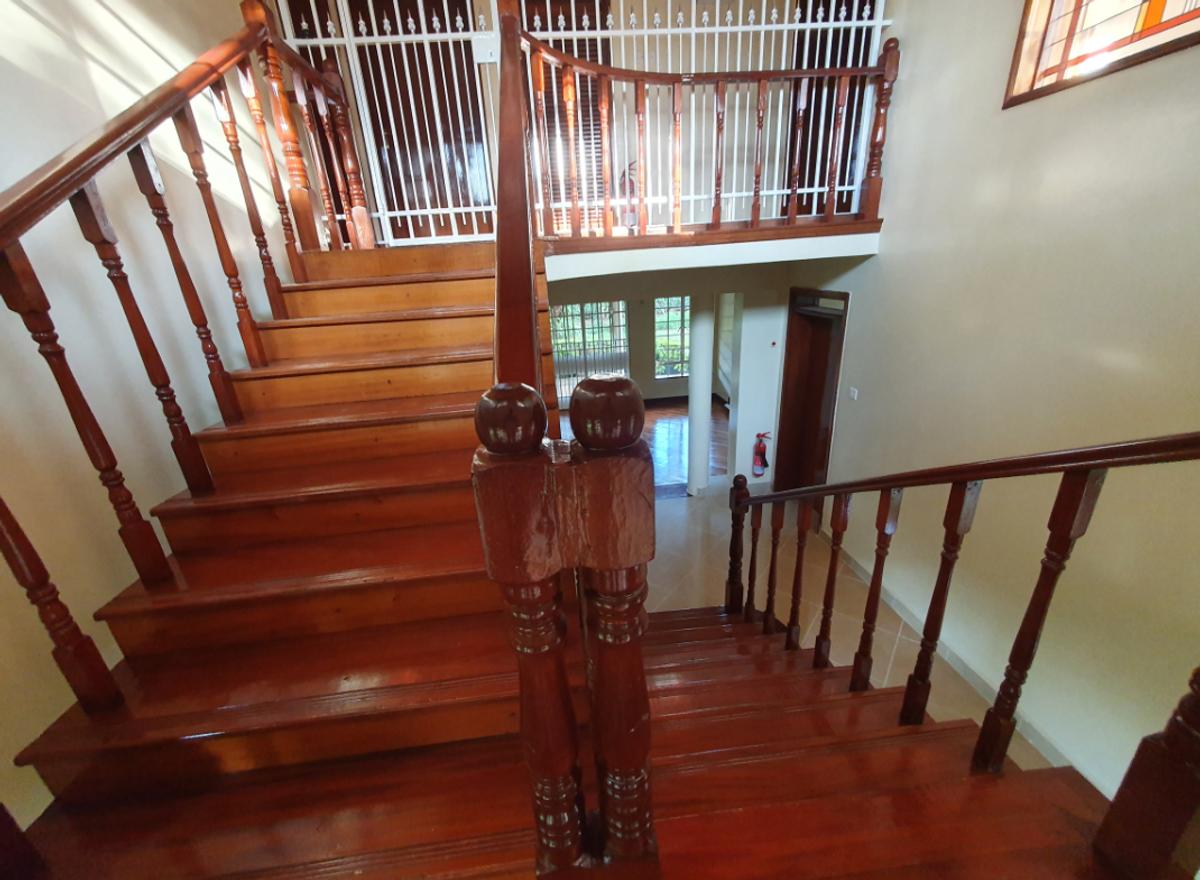 4 Bed House with En Suite in Runda - 9