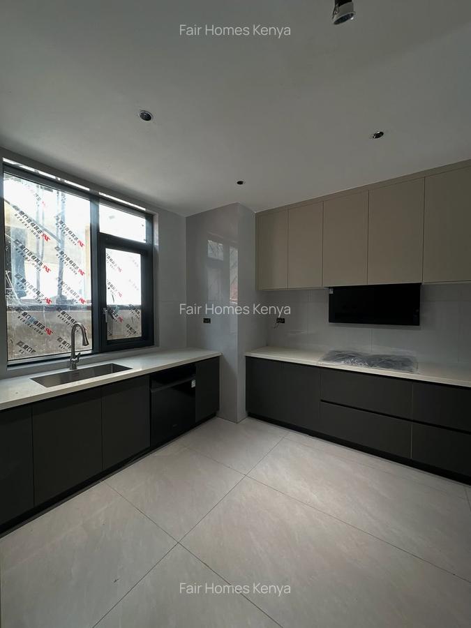 5 Bed Townhouse with En Suite at Lavington Green - 2