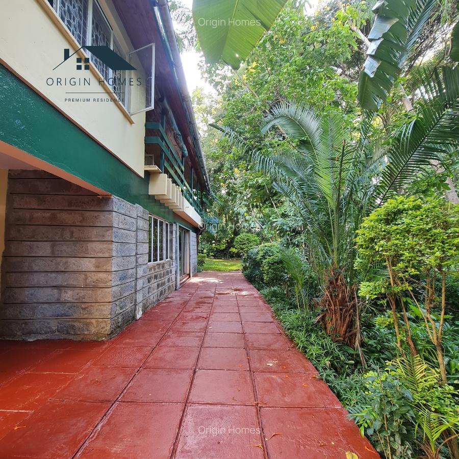 5 Bed House with En Suite at Lavington - 3