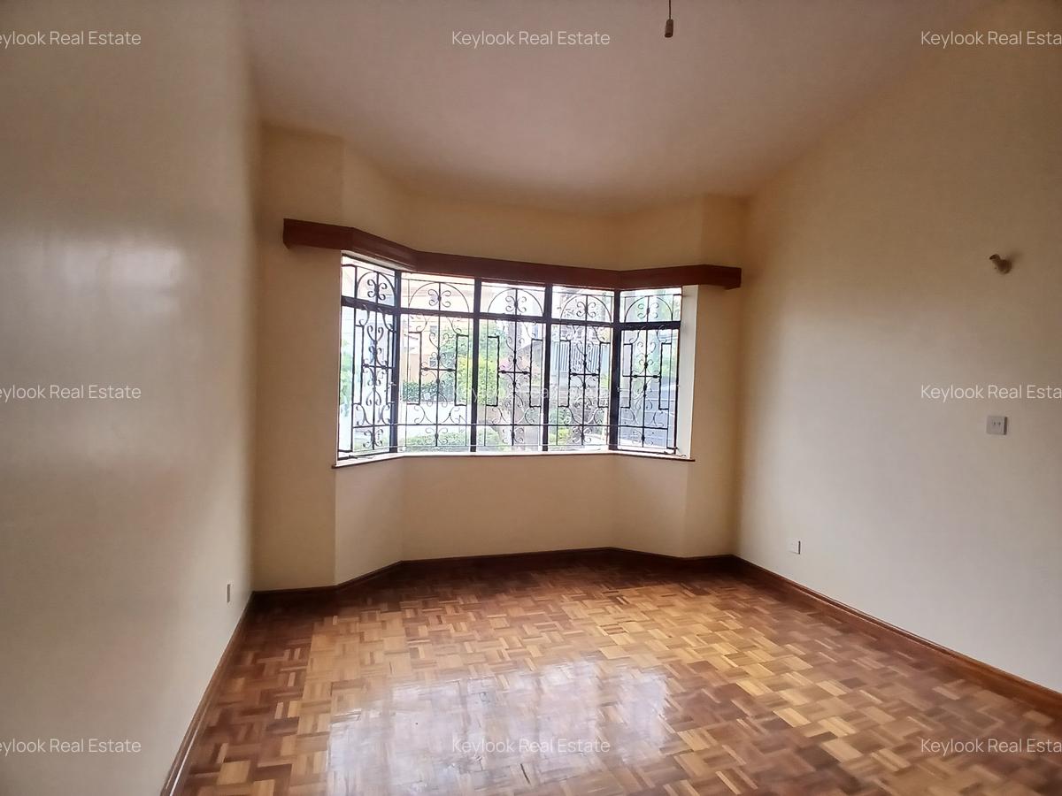 5 Bed Townhouse with En Suite at Riverside Garden - 11