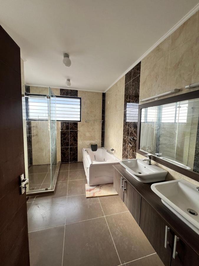 5 Bed Townhouse with En Suite in Lavington - 10