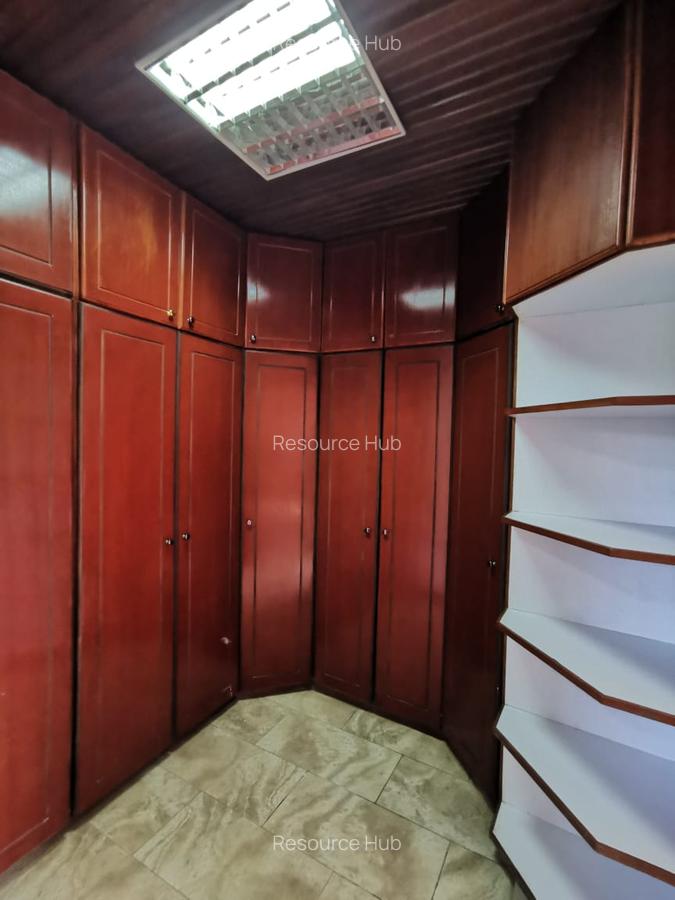 4 Bed Townhouse with En Suite at Off Brook House Drive - 9