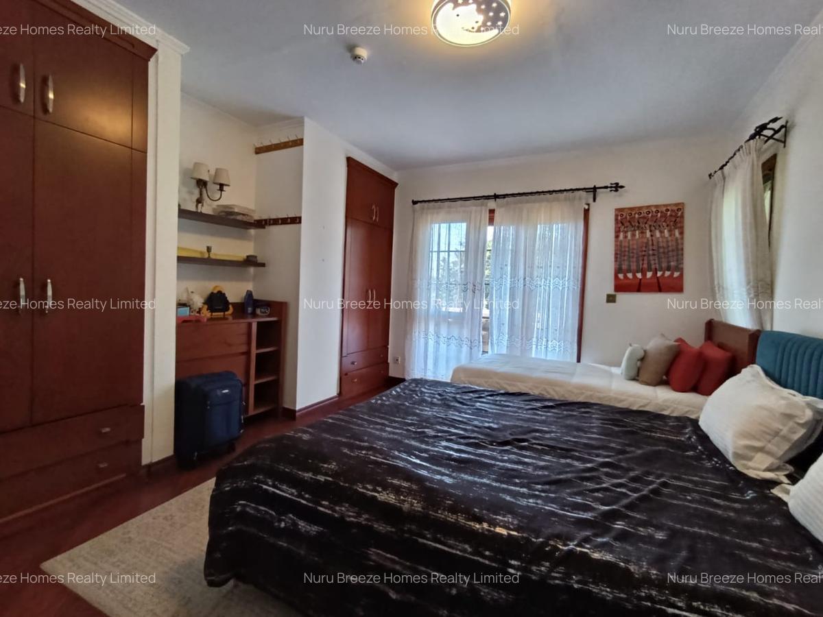 3 Bed Townhouse with En Suite in Ridgeways - 13