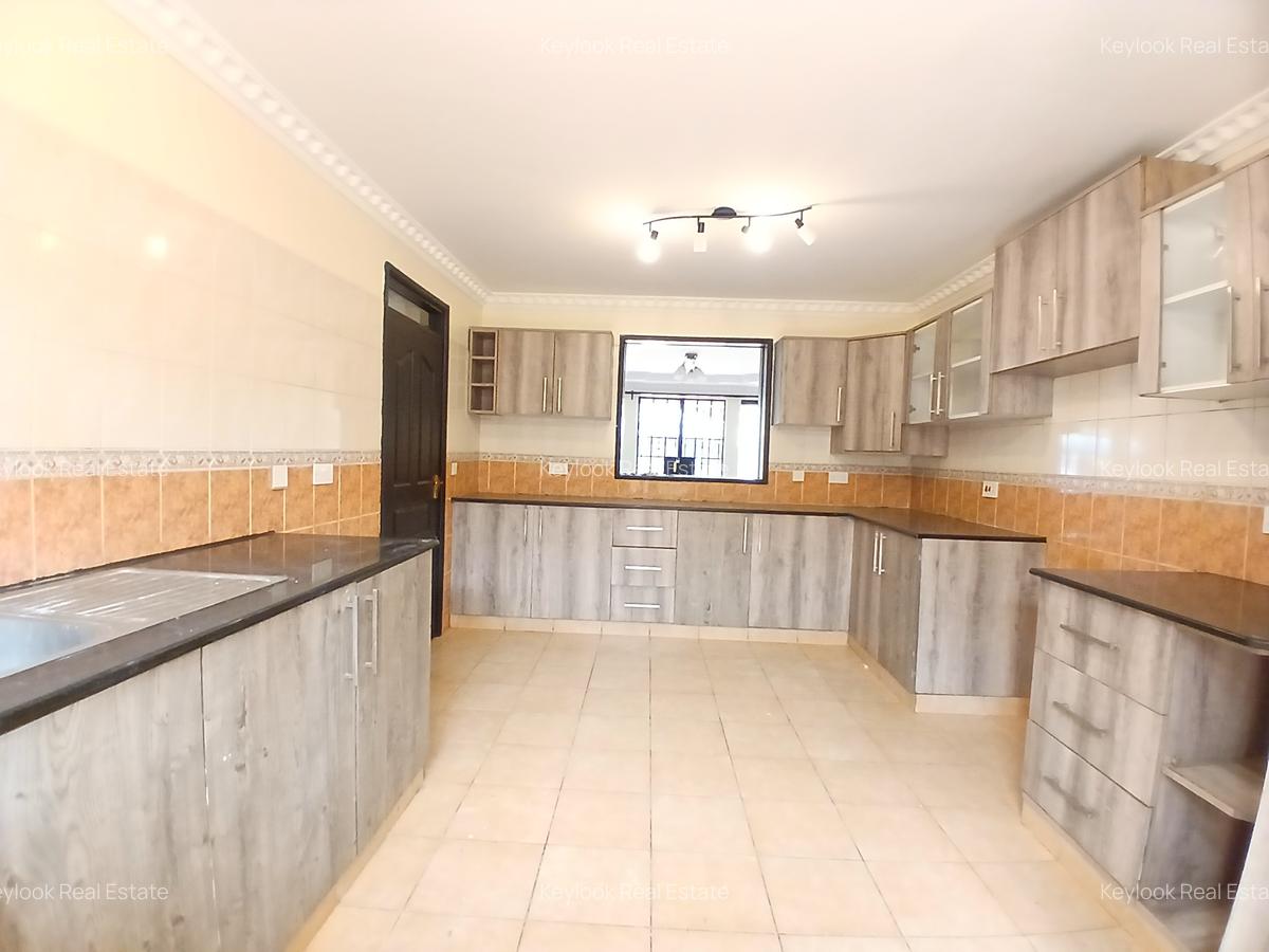 5 Bed Townhouse with En Suite at Lavington - 7