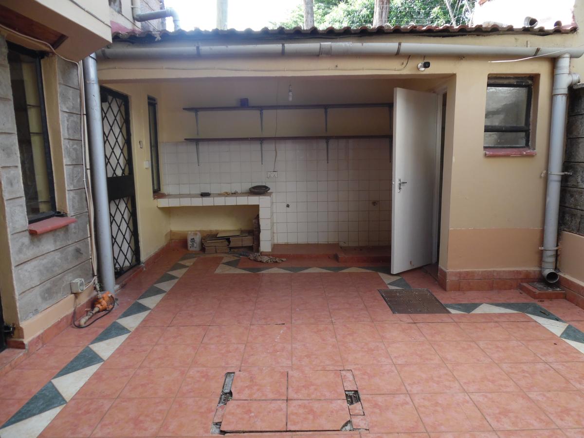 4 Bed Townhouse with En Suite at Lavington - 8