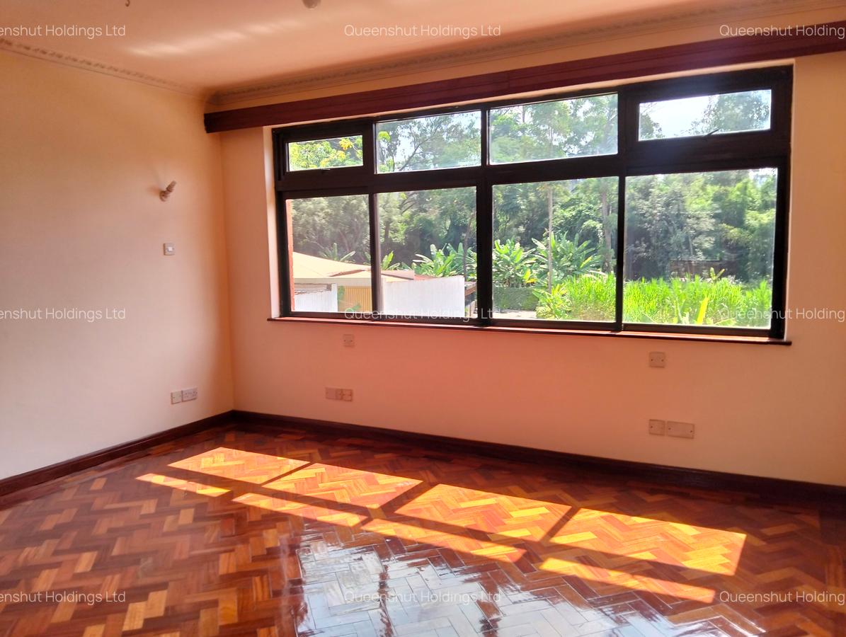 3 Bed Apartment with En Suite in State House - 12
