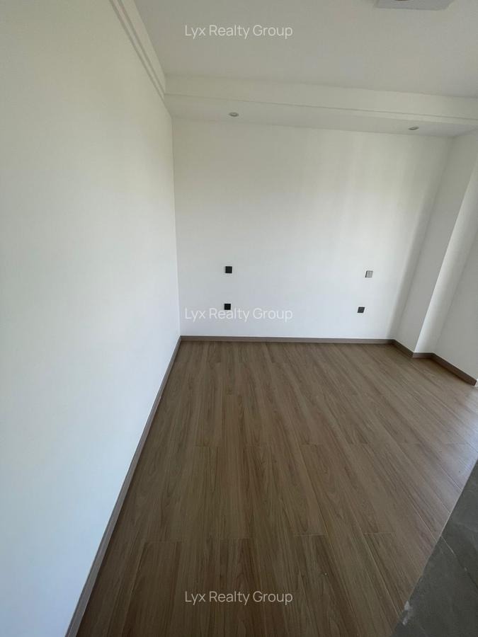 3 Bed Apartment with En Suite in Riverside - 9