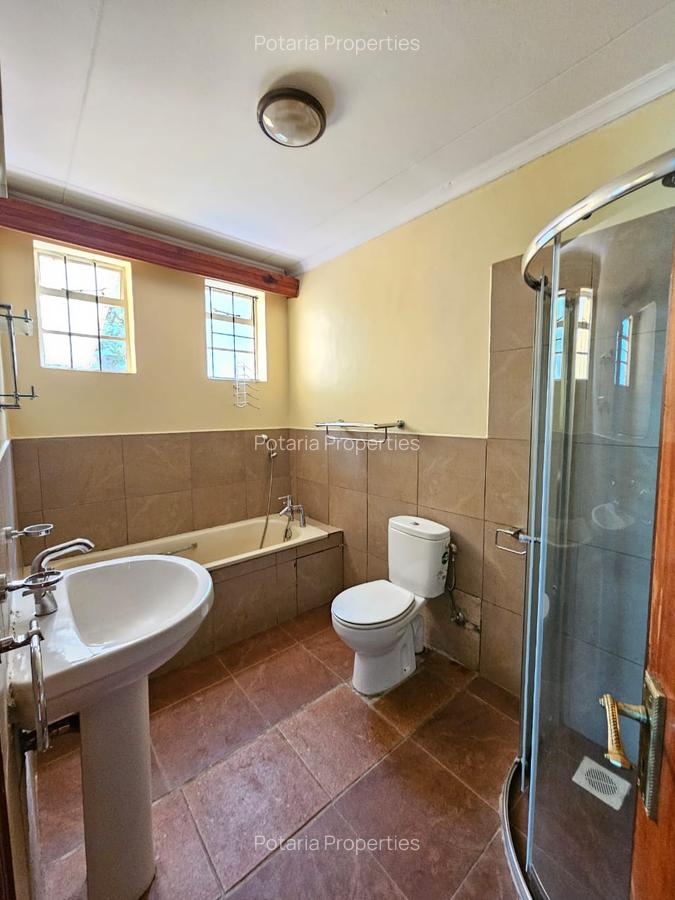 Commercial Property with Parking in Lavington - 10