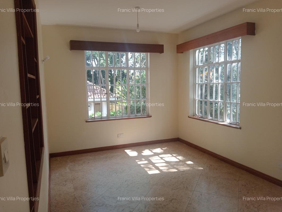 6 Bed House with En Suite at Ibis Close - 18